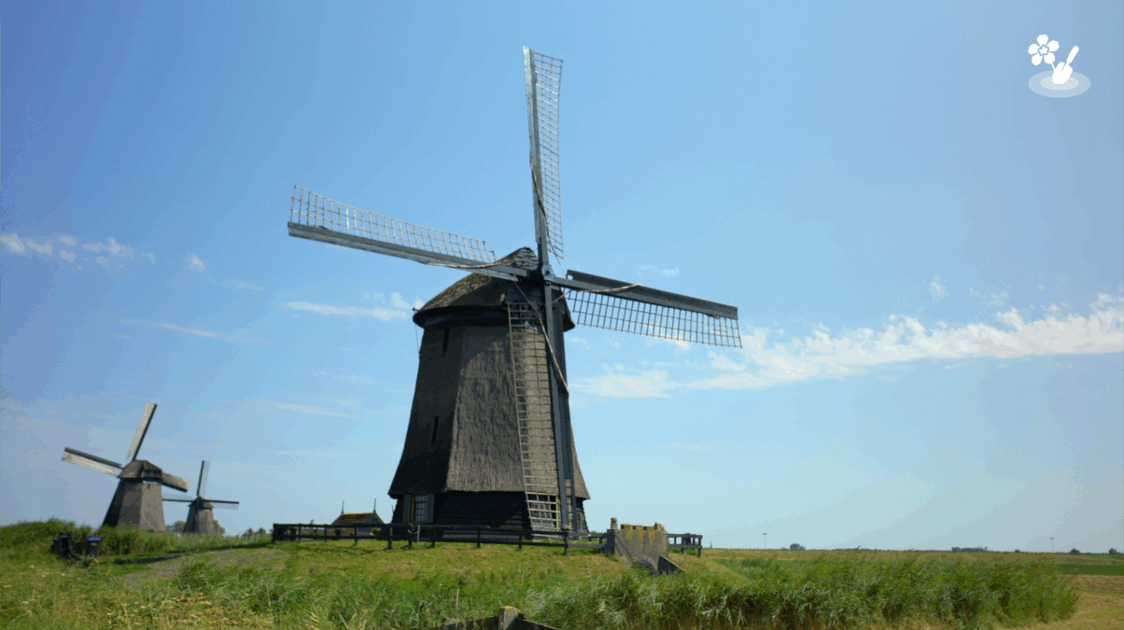 Noord-Hollandse poldermolens, getuigen van een eeuwenoud cultuurlandschap.