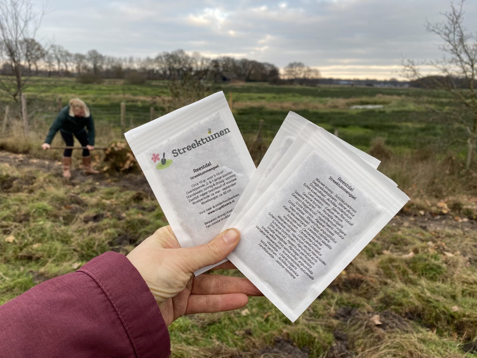 Het Streektuinen-bloemenmengsel voor het Reestdal, samengesteld en verkocht door inheemse zadenkweker Cruydt-Hoeck (die voor elk van de 25 ecologische streken van Nederland een apart mengsel heeft!).